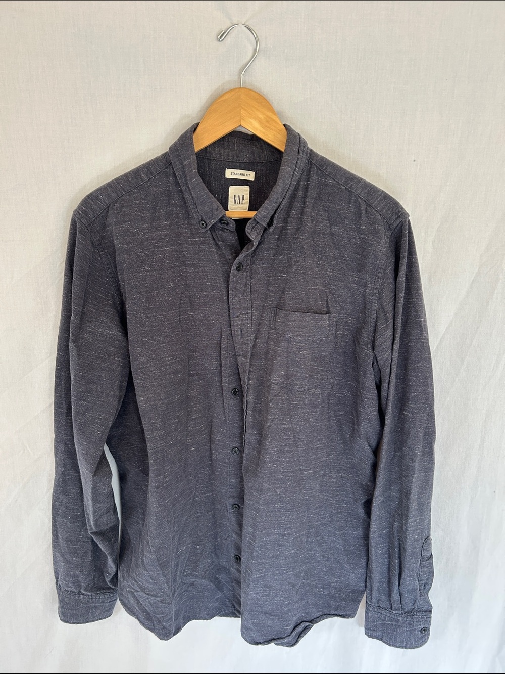 GAP Men's Heathered Navy Long-Sleeve Button-Down Shirt